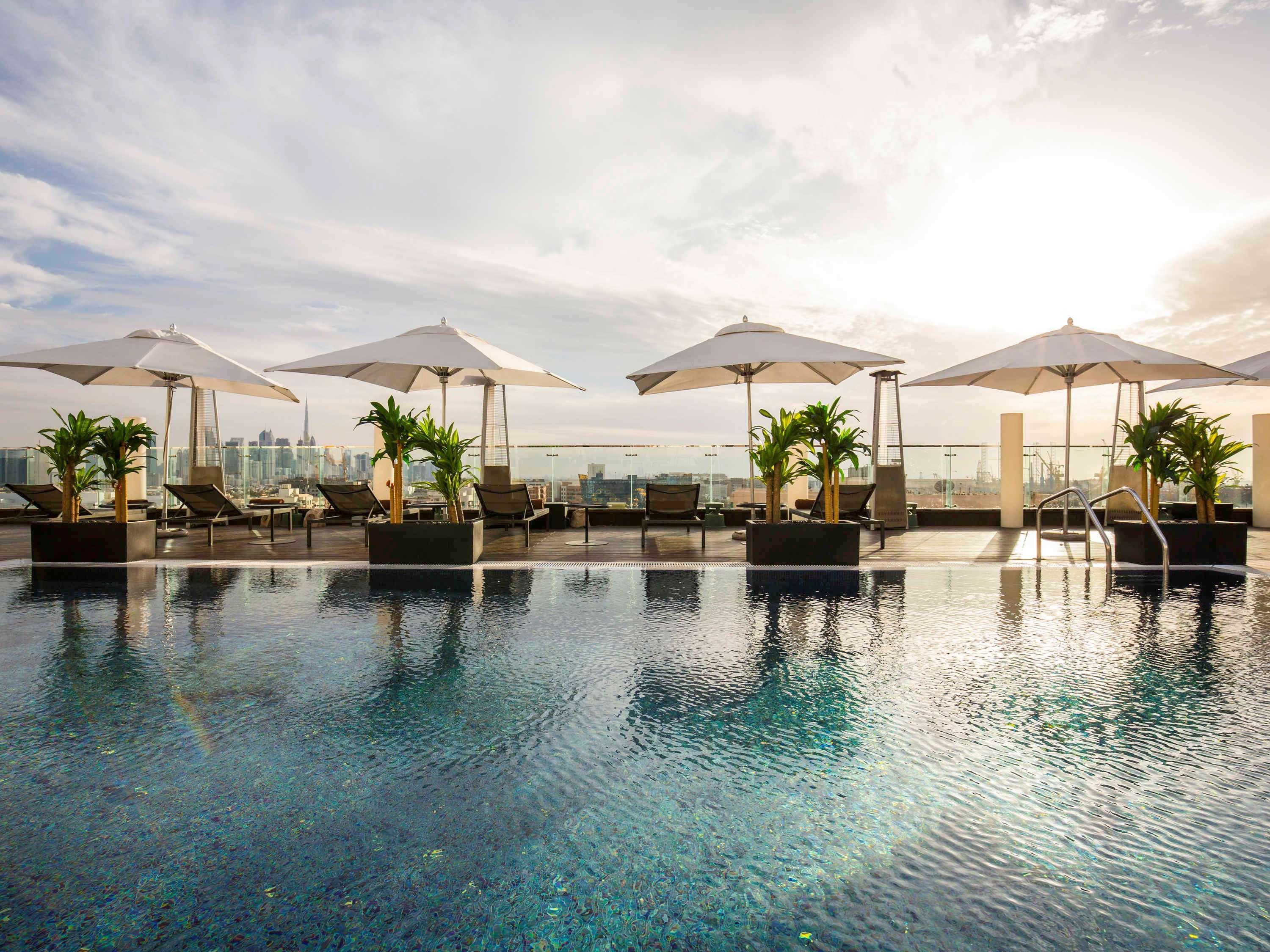 The Canvas Dubai - Mgallery Hotel Collection Exterior foto The swimming pool at the hotel