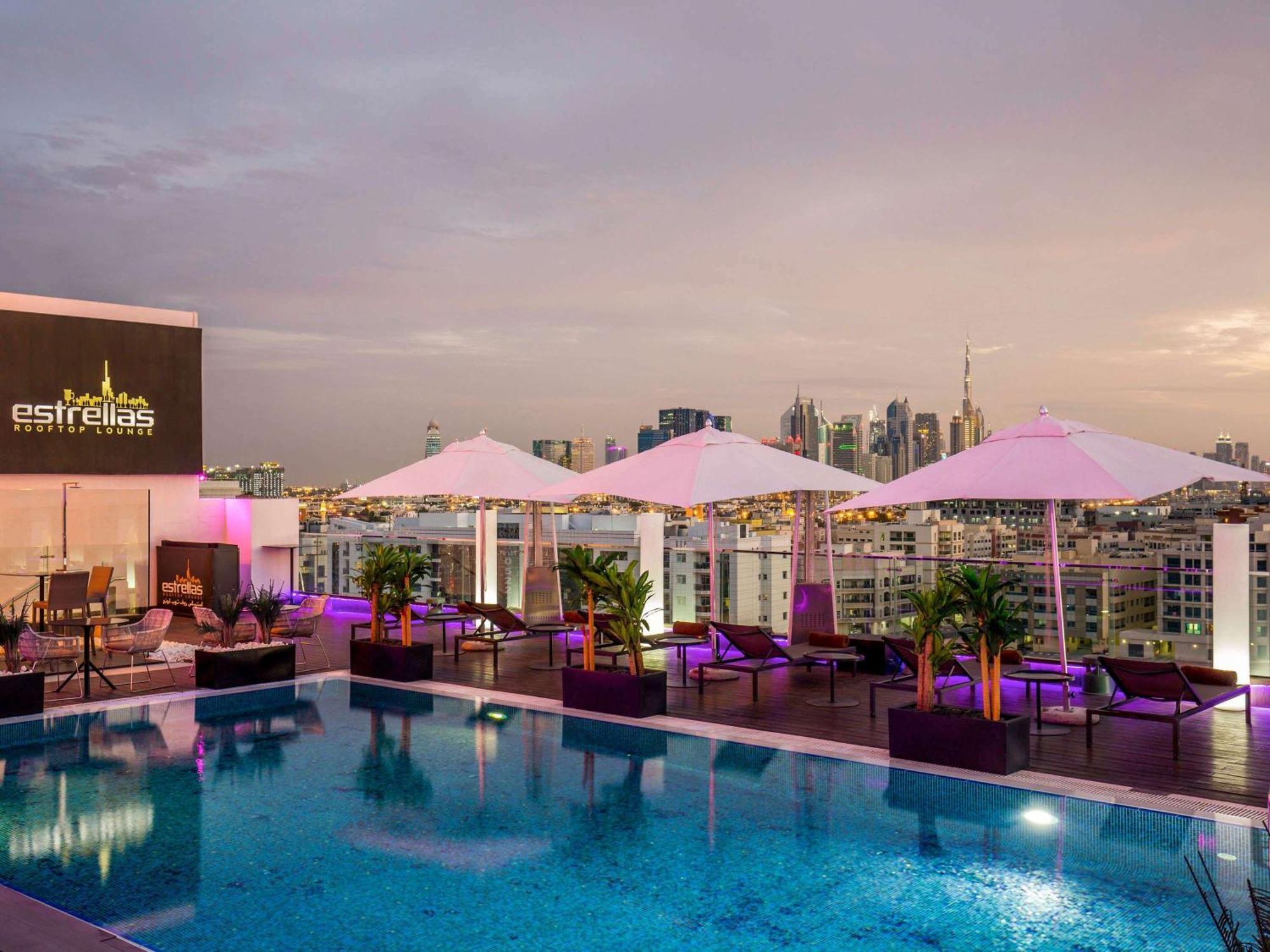 The Canvas Dubai - Mgallery Hotel Collection Exterior foto The pool at the rooftop lounge